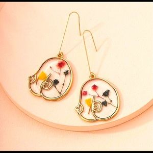 Pressed flowers 🌺 women’s bust earrings